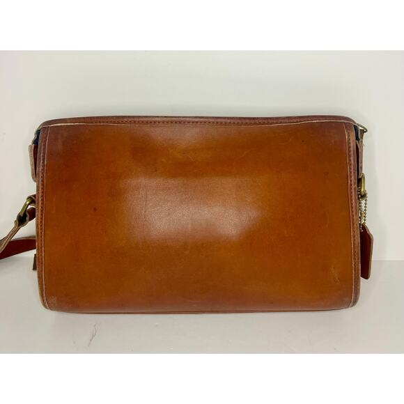 Vintage Coach Taylor British Tan Crossbody - Picture 2 of 9